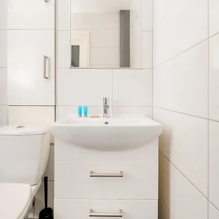 Atlas Arena Green Studio Apartment